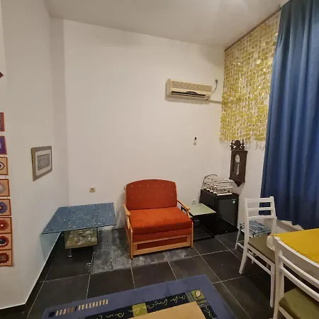 Private Amrit Apartment *